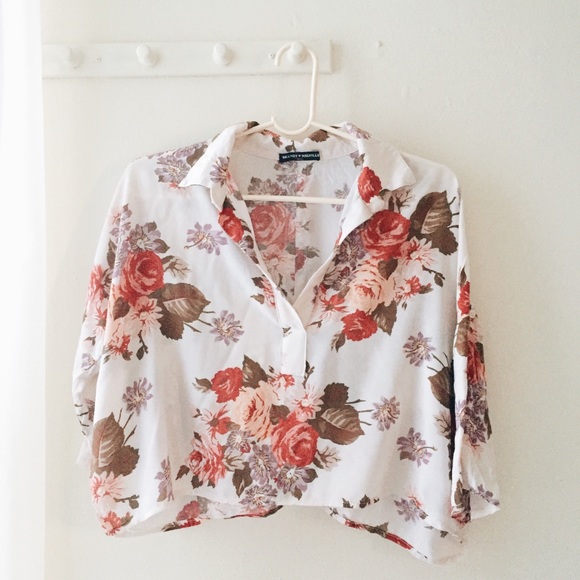 Brandy Melville Tops - Rare Brandy Melville floral top
